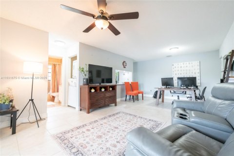 Condo in Sunrise, Florida, 2 bedrooms  № 1293026 - photo 14