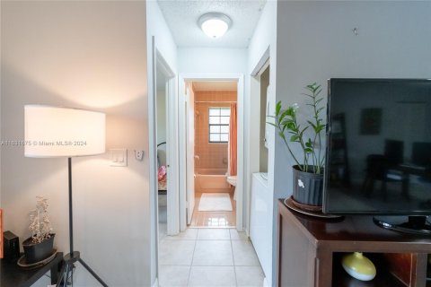 Condo in Sunrise, Florida, 2 bedrooms  № 1293026 - photo 24