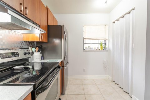 Condo in Sunrise, Florida, 2 bedrooms  № 1293026 - photo 9