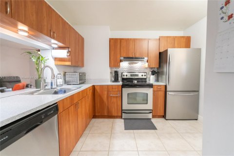 Condo in Sunrise, Florida, 2 bedrooms  № 1293026 - photo 12