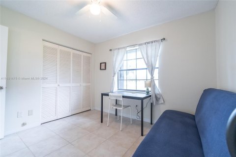 Condo in Sunrise, Florida, 2 bedrooms  № 1293026 - photo 27