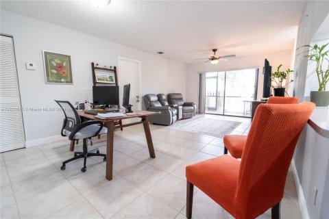 Condo in Sunrise, Florida, 2 bedrooms  № 1293026 - photo 18