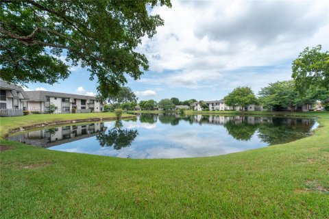 Condo in Sunrise, Florida, 2 bedrooms  № 1293026 - photo 3