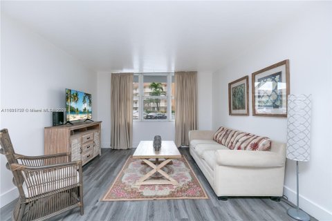 Copropriété à vendre à Hallandale Beach, Floride: 2 chambres, 87.79 m2 № 1293027 - photo 6