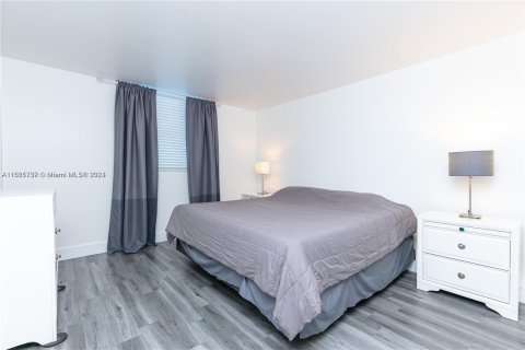 Copropriété à vendre à Hallandale Beach, Floride: 2 chambres, 87.79 m2 № 1293027 - photo 9