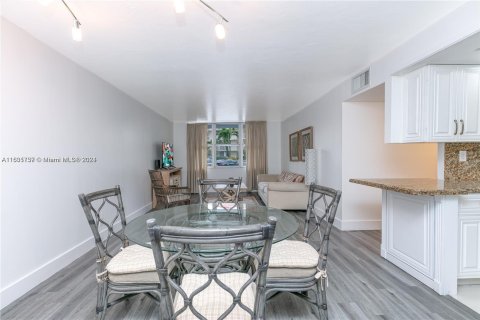 Copropriété à vendre à Hallandale Beach, Floride: 2 chambres, 87.79 m2 № 1293027 - photo 4