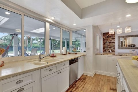 Casa en venta en Coral Springs, Florida, 4 dormitorios, 358.79 m2 № 1234311 - foto 9