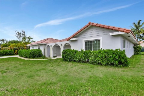 Casa en venta en Coral Springs, Florida, 4 dormitorios, 358.79 m2 № 1234311 - foto 2