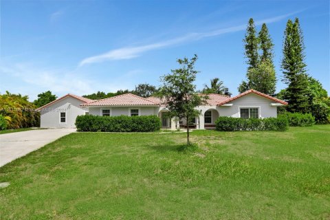 Villa ou maison à vendre à Coral Springs, Floride: 4 chambres, 358.79 m2 № 1234311 - photo 1