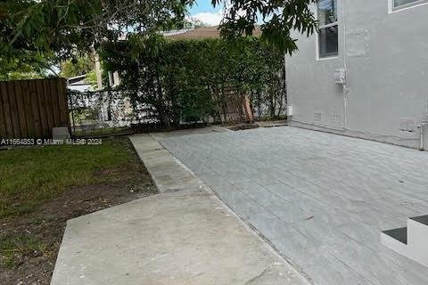 House in Miami, Florida 3 bedrooms, 123.56 sq.m. № 1377166 - photo 30