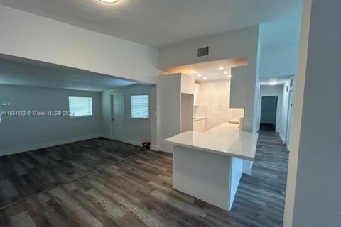 Casa en venta en Miami, Florida, 3 dormitorios, 123.56 m2 № 1377166 - foto 11