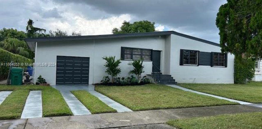 House in Miami, Florida 3 bedrooms, 123.56 sq.m. № 1377166