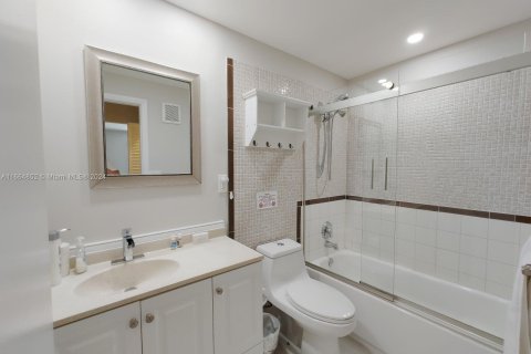 Condo in Sunny Isles Beach, Florida, 2 bedrooms  № 1377165 - photo 12