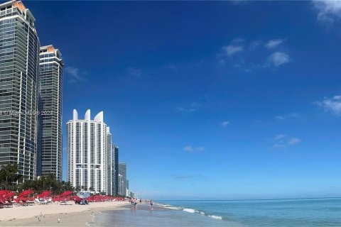 Condo in Sunny Isles Beach, Florida, 2 bedrooms  № 1377165 - photo 16