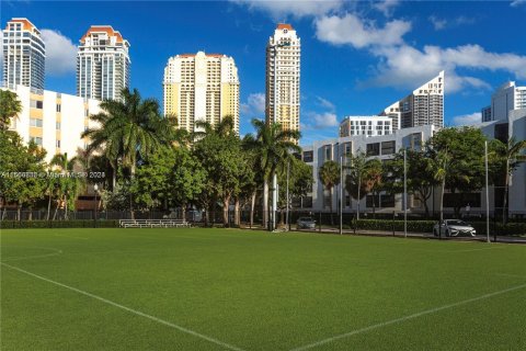 Condominio en venta en Sunny Isles Beach, Florida, 2 dormitorios, 84.08 m2 № 1377165 - foto 18