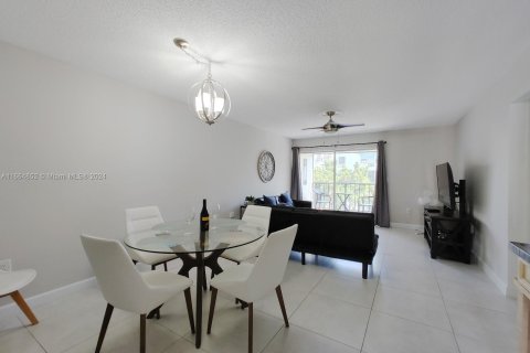 Copropriété à vendre à Sunny Isles Beach, Floride: 2 chambres, 84.08 m2 № 1377165 - photo 6