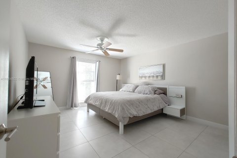 Copropriété à vendre à Sunny Isles Beach, Floride: 2 chambres, 84.08 m2 № 1377165 - photo 10