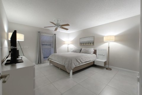 Copropriété à vendre à Sunny Isles Beach, Floride: 2 chambres, 84.08 m2 № 1377165 - photo 9