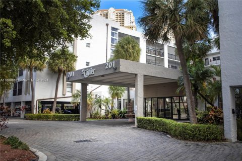 Copropriété à vendre à Sunny Isles Beach, Floride: 2 chambres, 84.08 m2 № 1377165 - photo 2