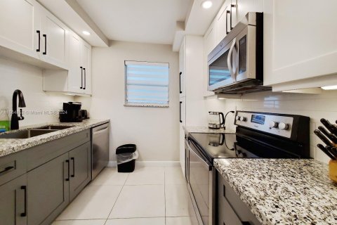 Condominio en venta en Sunny Isles Beach, Florida, 2 dormitorios, 84.08 m2 № 1377165 - foto 8