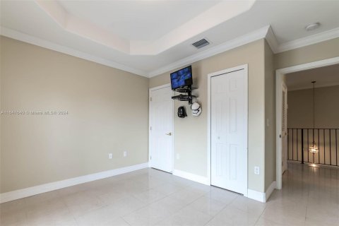 House in Miami, Florida 4 bedrooms, 310.48 sq.m. № 1330546 - photo 27