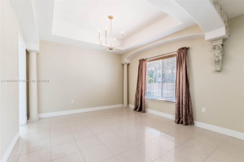 House in Miami, Florida 4 bedrooms, 310.48 sq.m. № 1330546 - photo 8