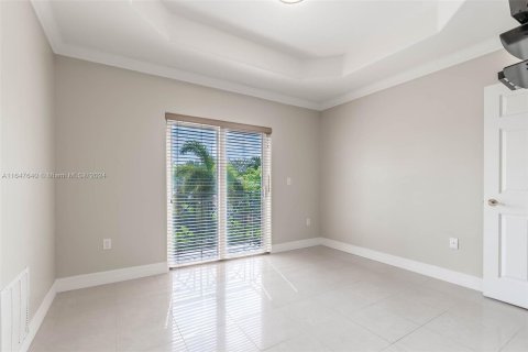 House in Miami, Florida 4 bedrooms, 310.48 sq.m. № 1330546 - photo 26