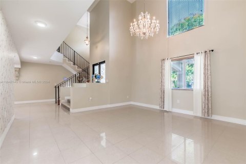 House in Miami, Florida 4 bedrooms, 310.48 sq.m. № 1330546 - photo 11