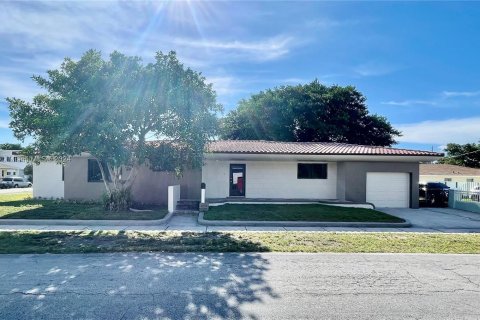 Villa ou maison à vendre à Miami, Floride: 3 chambres, 197.42 m2 № 1330545 - photo 1