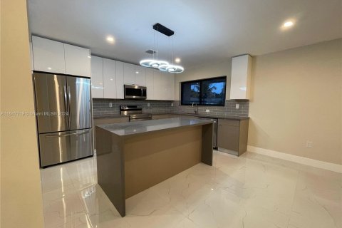 Casa en venta en Miami, Florida, 3 dormitorios, 197.42 m2 № 1330545 - foto 5