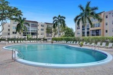 Copropriété à vendre à Lauderdale Lakes, Floride: 2 chambres, 93.83 m2 № 1292851 - photo 1