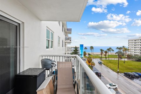 Copropriété à vendre à Hollywood, Floride: 2 chambres, 116.13 m2 № 1095930 - photo 8