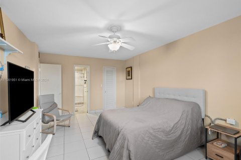 Copropriété à vendre à Hollywood, Floride: 2 chambres, 116.13 m2 № 1095930 - photo 12