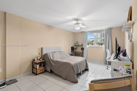 Copropriété à vendre à Hollywood, Floride: 2 chambres, 116.13 m2 № 1095930 - photo 10