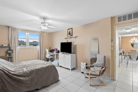 Copropriété à vendre à Hollywood, Floride: 2 chambres, 116.13 m2 № 1095930 - photo 11