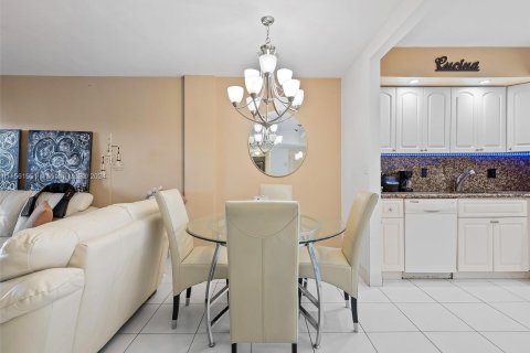 Copropriété à vendre à Hollywood, Floride: 2 chambres, 116.13 m2 № 1095930 - photo 5