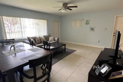 Villa ou maison à vendre à Lauderhill, Floride: 4 chambres, 149.57 m2 № 1095977 - photo 4