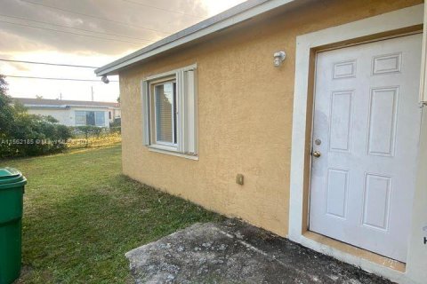 Villa ou maison à vendre à Lauderhill, Floride: 4 chambres, 149.57 m2 № 1095977 - photo 2
