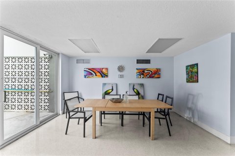 Condo in Miami Beach, Florida, 1 bedroom  № 1433285 - photo 25