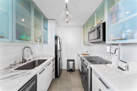 Condo in Miami Beach, Florida, 1 bedroom  № 1433285 - photo 14