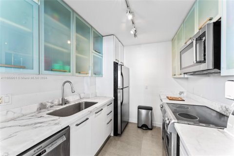 Condo in Miami Beach, Florida, 1 bedroom  № 1433285 - photo 13