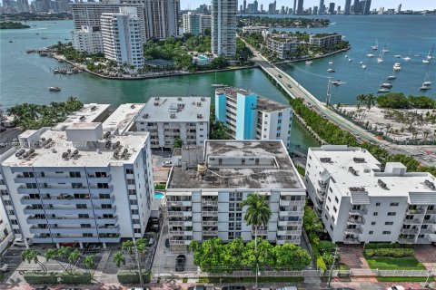 Condo in Miami Beach, Florida, 1 bedroom  № 1433285 - photo 28