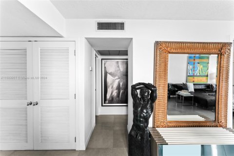 Condo in Miami Beach, Florida, 1 bedroom  № 1433285 - photo 7