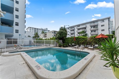 Condo in Miami Beach, Florida, 1 bedroom  № 1433285 - photo 24