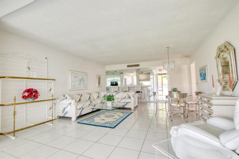 Townhouse in Lake Worth, Florida 3 bedrooms, 139.54 sq.m. № 1155654 - photo 23