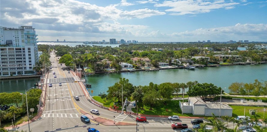 Condo à Miami Beach, Floride, 2 chambres  № 1305102