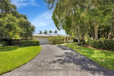 Villa ou maison à vendre à Palmetto Bay, Floride: 3 chambres, 132.94 m2 № 1294119 - photo 1