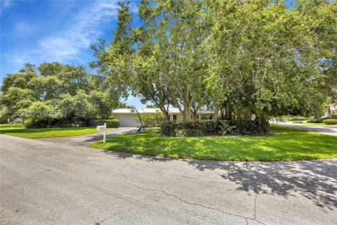 Villa ou maison à vendre à Palmetto Bay, Floride: 3 chambres, 132.94 m2 № 1294119 - photo 2