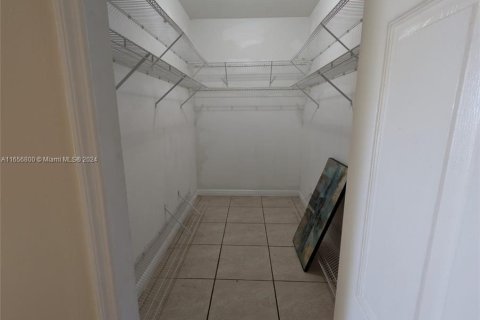 Propiedad comercial en alquiler en Miami, Florida, 1 dormitorio, 55.74 m2 № 1357067 - foto 17