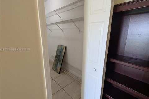 Propiedad comercial en alquiler en Miami, Florida, 1 dormitorio, 55.74 m2 № 1357067 - foto 16